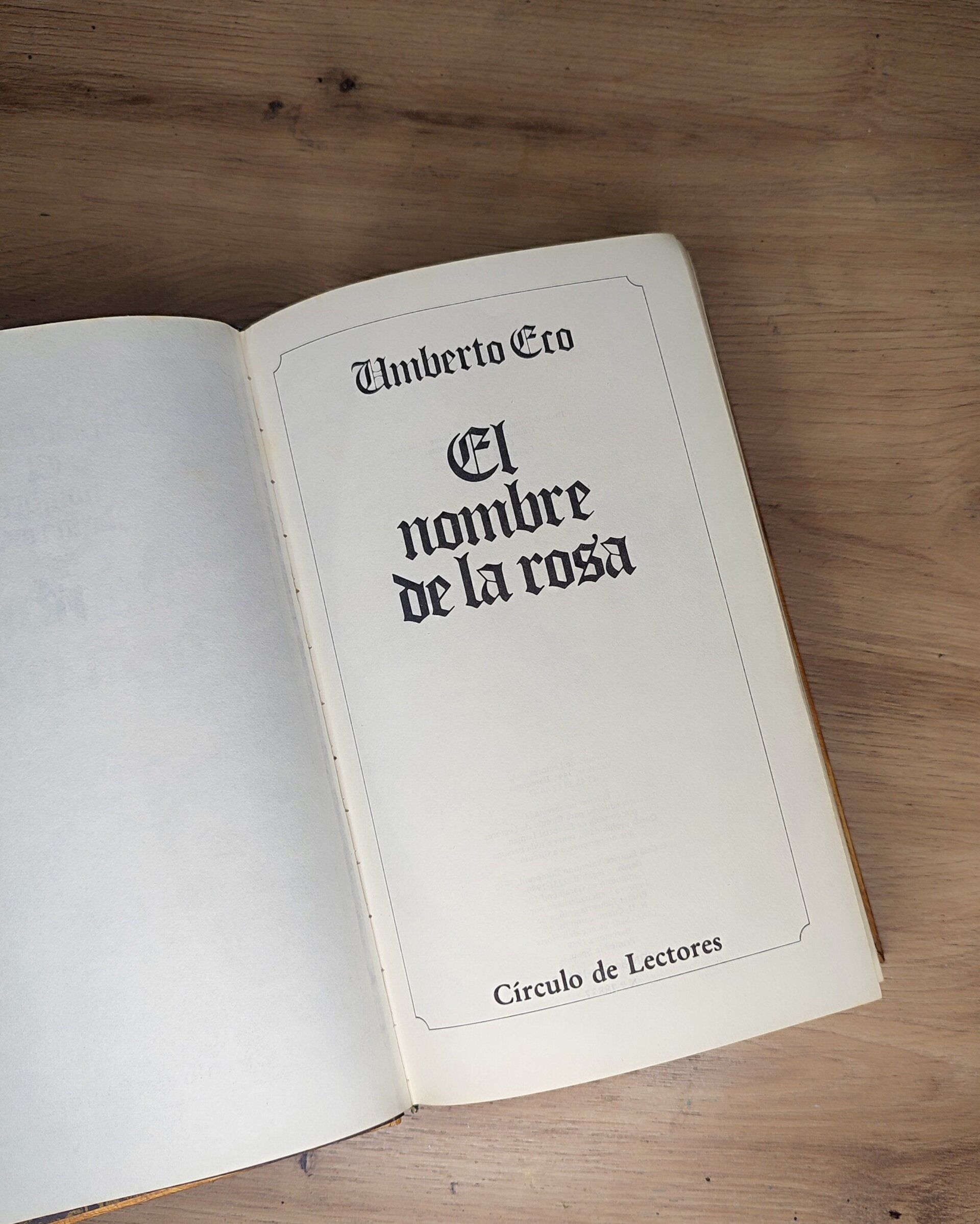 Libro intervenido "El nombre de la rosa", Eco | Cubierta artística mixed media - 3