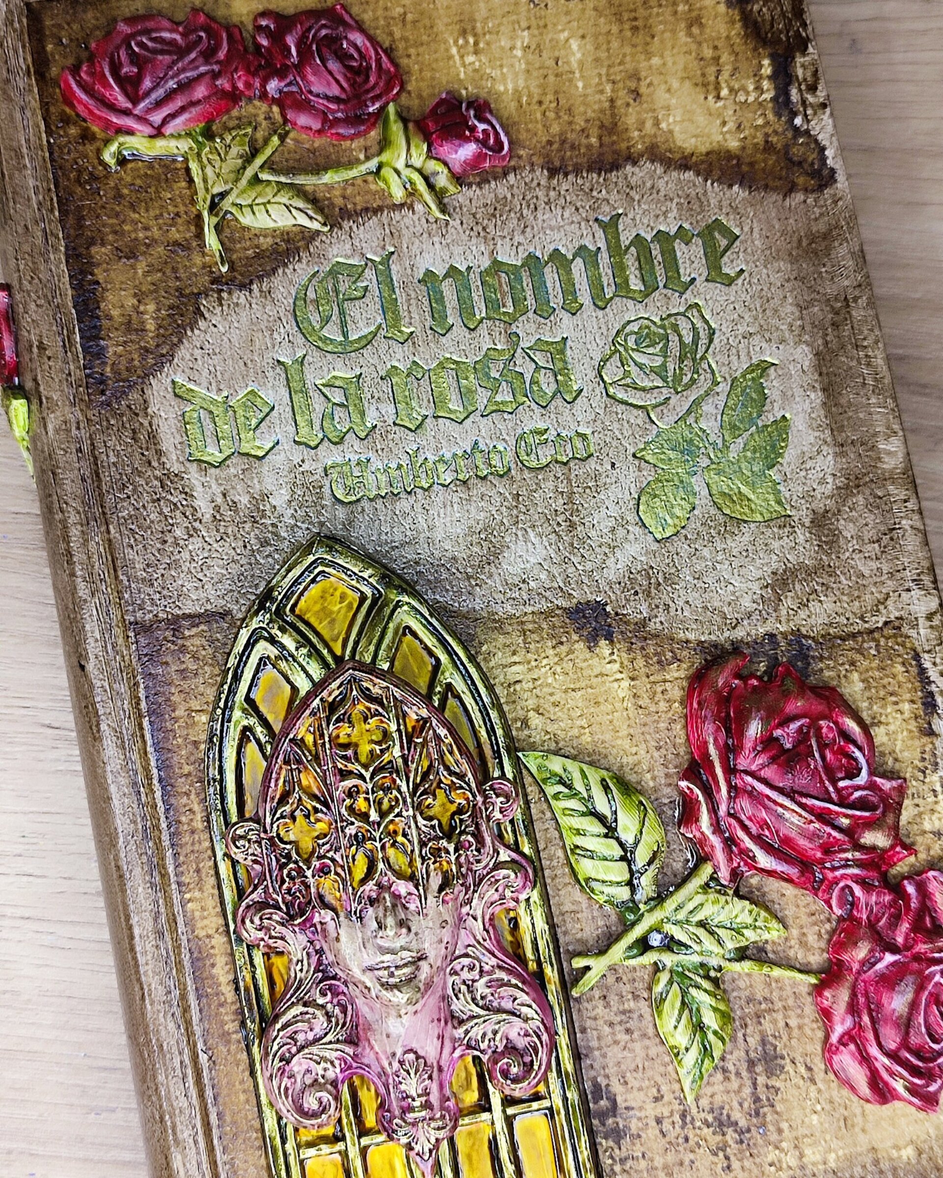 Libro intervenido "El nombre de la rosa", Eco | Cubierta artística mixed media - 4