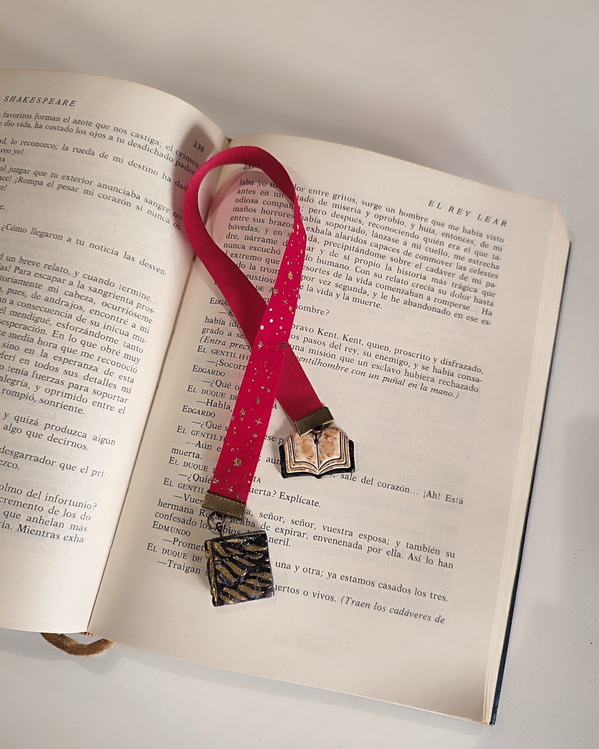 Marcapáginas Secretos en Oro - 2